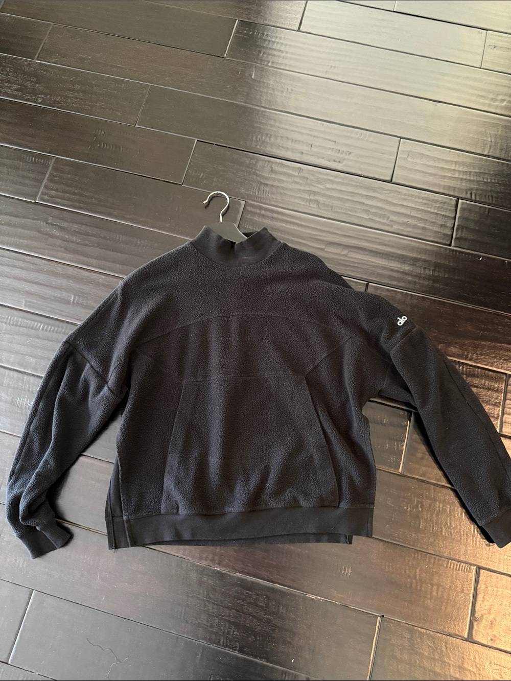 Alo Yoga black sweatshirt